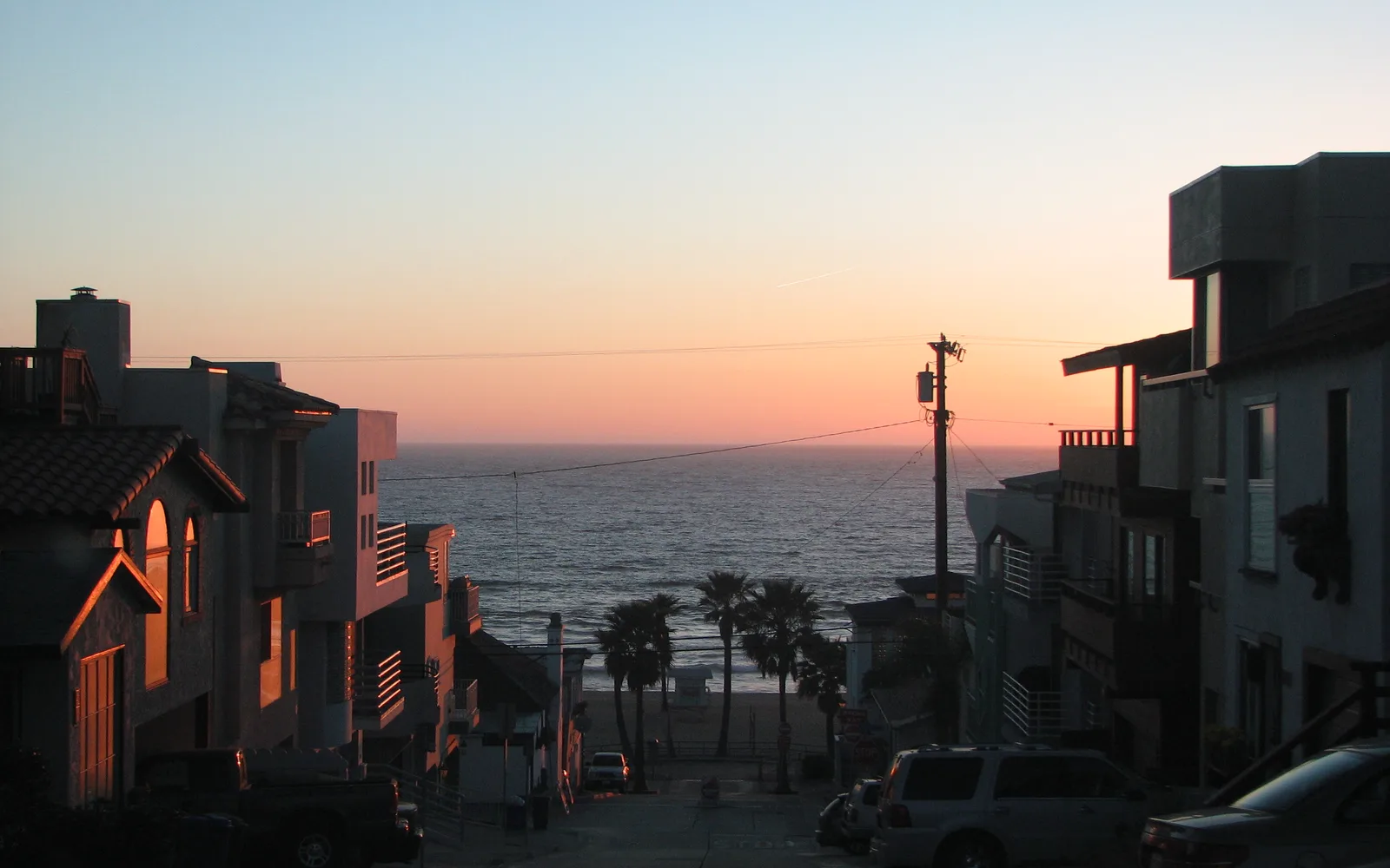 Residential neighborhood with beachfront houses in Manhattan Beach, California